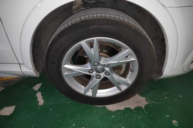 Used Audi Q3 2017 30 TFSI Standard Model Right Front Wheel Hub