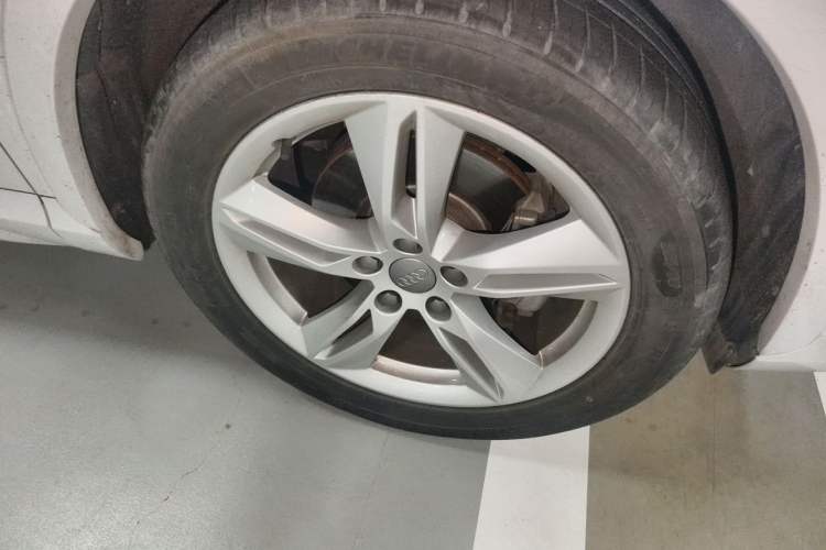 Used Audi Q3 2017 35 TFSI quattro all-wheel drive fashion model Right Front Wheel Hub