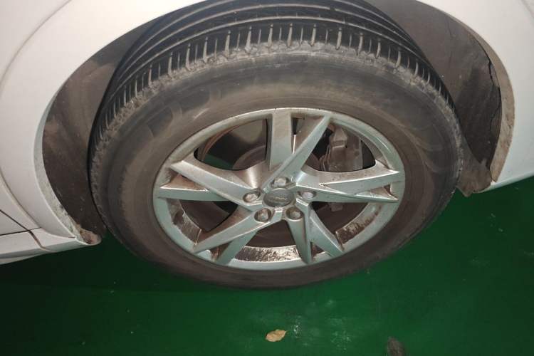 Used Audi Q3 2017 35 TFSI Fashion Model Right Front Wheel Hub