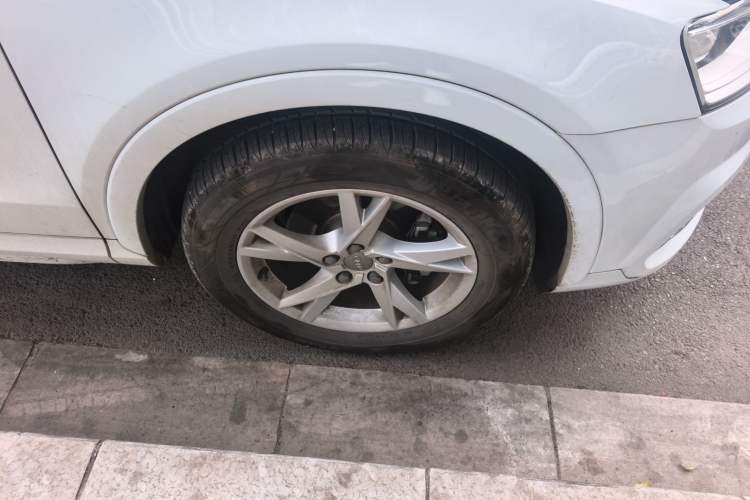 Used Audi Q3 2017 30 TFSI Fashion Model Right Front Wheel Hub