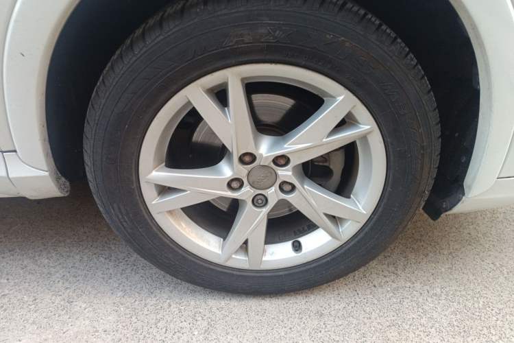 Used Audi Q3 2017 30 TFSI Fashion Model Right Front Wheel Hub