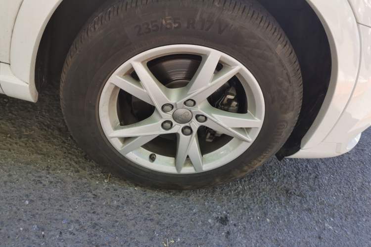 Used Audi Q3 2017 30 TFSI Fashion Model Right Front Wheel Hub