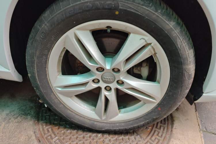 Used Audi Q3 2017 35 TFSI quattro all-wheel drive fashion model Right Front Wheel Hub