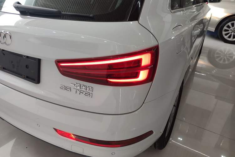 Used Audi Q3 2017 35 TFSI Fashion Model Right Rear Taillight