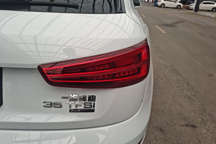 Used Audi Q3 2017 35 TFSI quattro all-wheel-drive sport model Right Rear Taillight