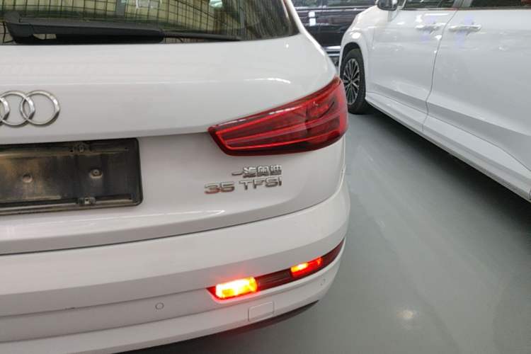 Used Audi Q3 2017 35 TFSI Fashion Model Right Rear Taillight