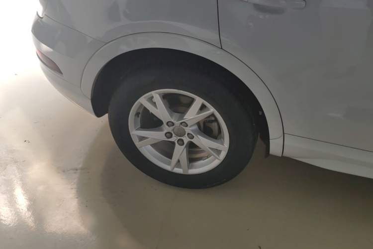 Used Audi Q3 2017 35 TFSI Fashion Model Right Rear Wheel Hub