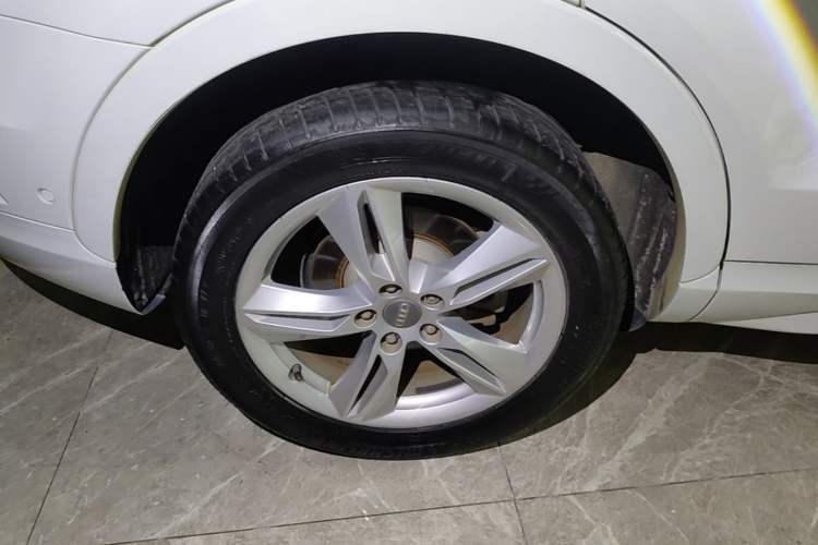 Used Audi Q3 2017 35 TFSI quattro all-wheel drive fashion model Right Rear Wheel Hub