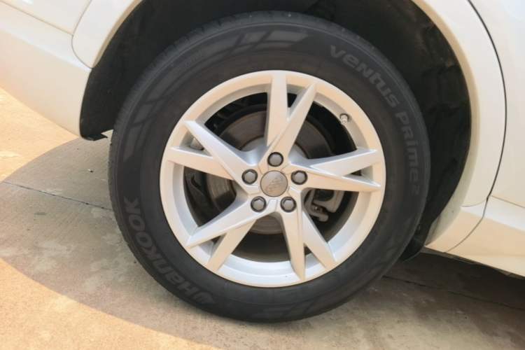 Used Audi Q3 2017 30 TFSI Fashion Model Right Rear Wheel Hub