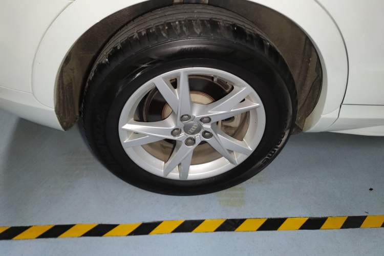Used Audi Q3 2017 35 TFSI Fashion Model Right Rear Wheel Hub