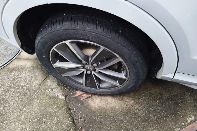 Used Audi Q3 2017 30 TFSI Fashion Model Right Rear Wheel Hub