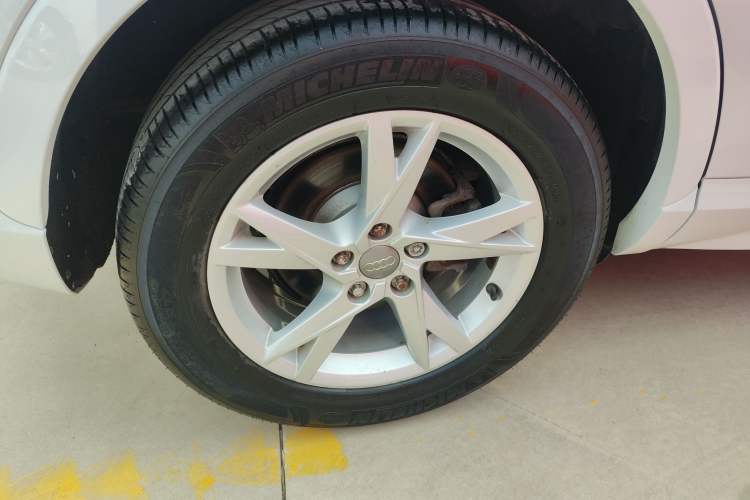 Used Audi Q3 2017 30 TFSI Fashion Model Right Rear Wheel Hub