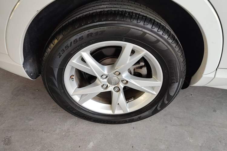 Used Audi Q3 2017 35 TFSI Fashion Model Right Rear Wheel Hub