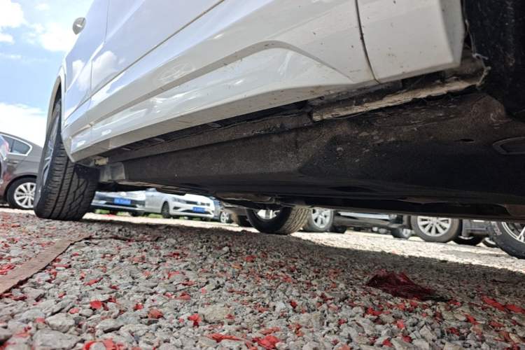 Used Audi Q3 2017 40 TFSI quattro all-wheel-drive sport model Right Side Sill