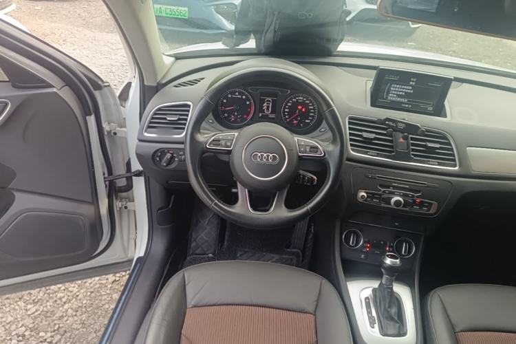 Used Audi Q3 2017 30 TFSI Fashion Model Steering Wheel