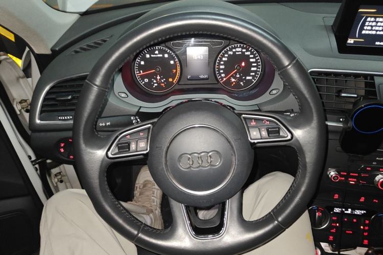 Used Audi Q3 2017 30 TFSI Fashion Model Steering Wheel