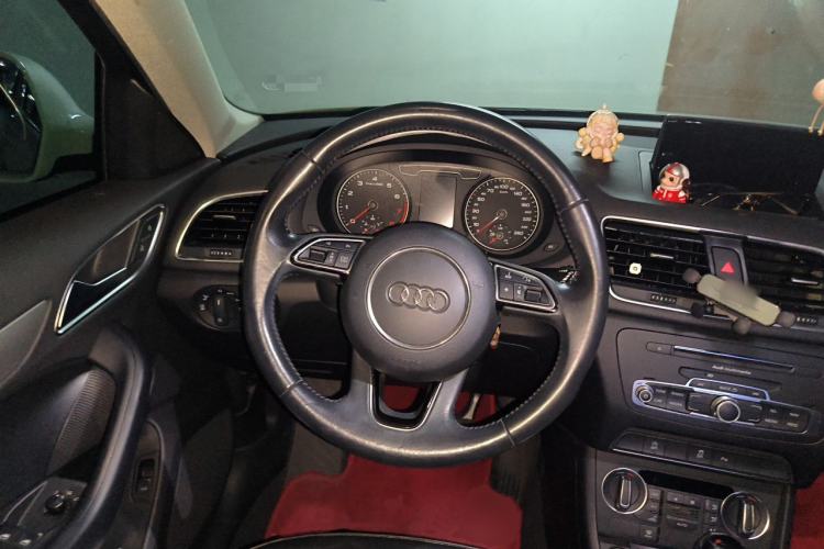Used Audi Q3 2017 30 TFSI Fashion Model Steering Wheel