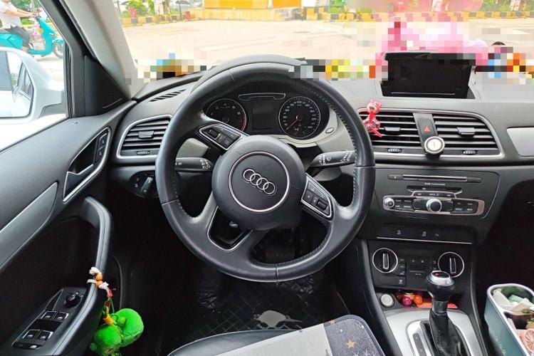 Used Audi Q3 2017 30 TFSI Fashion Model Steering Wheel