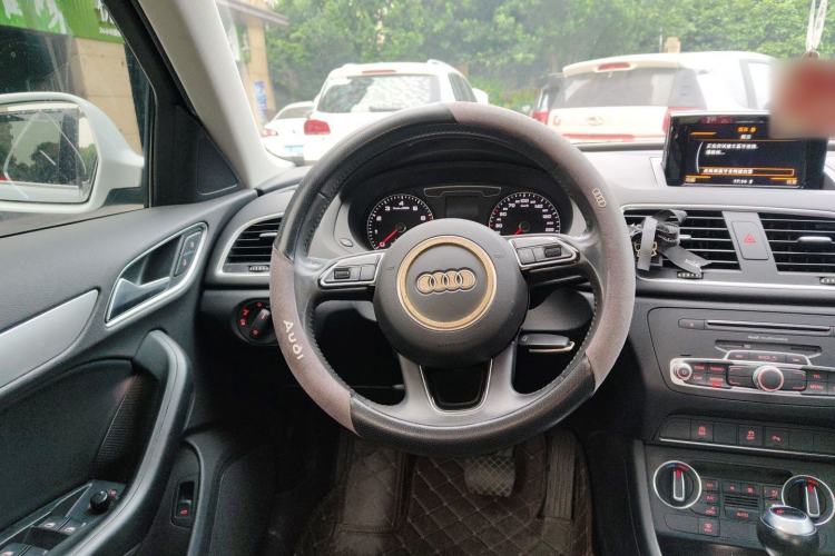 Used Audi Q3 2017 30 TFSI Fashion Model Steering Wheel