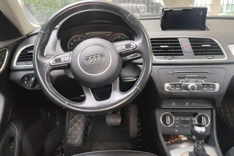 Used Audi Q3 2017 30 TFSI Fashion Model Steering Wheel