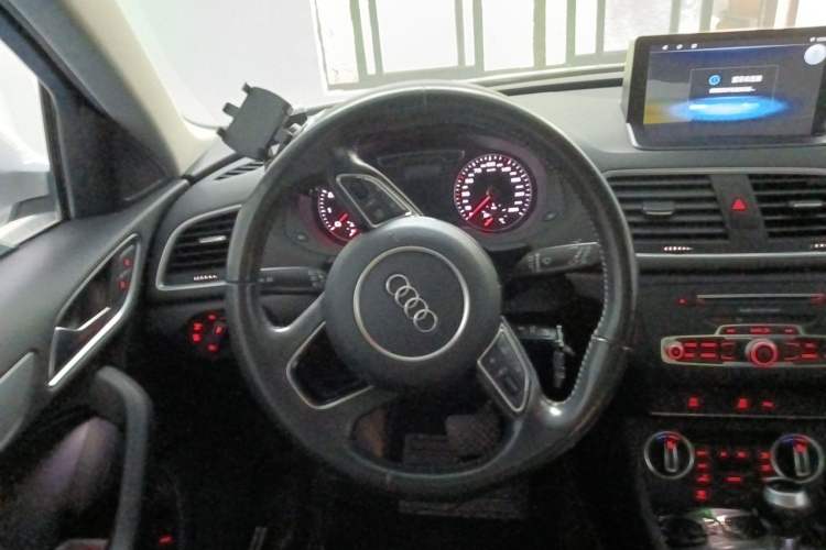 Used Audi Q3 2017 30 TFSI Fashion Model Steering Wheel