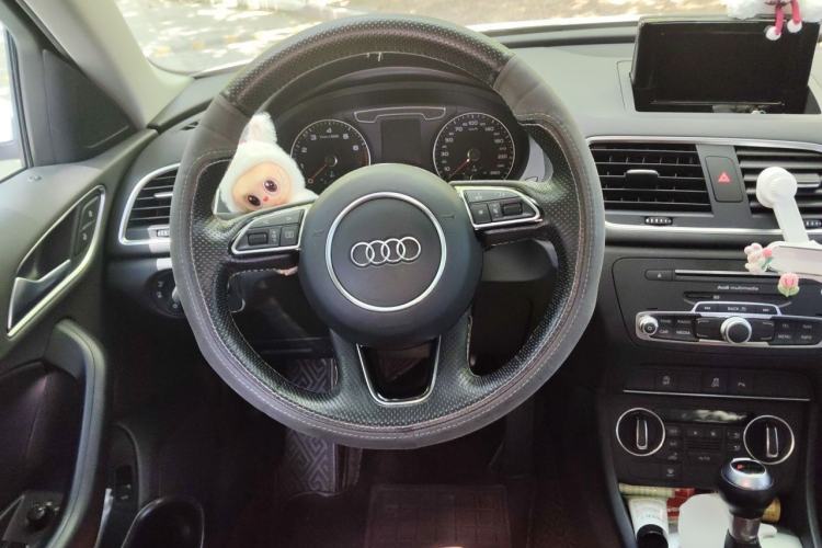Used Audi Q3 2017 35 TFSI Fashion Model Steering Wheel
