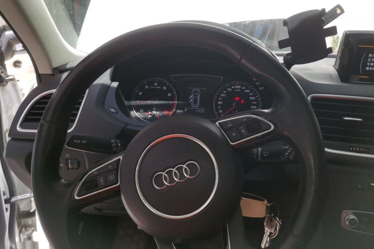 Used Audi Q3 2017 30 TFSI Fashion Model Steering Wheel