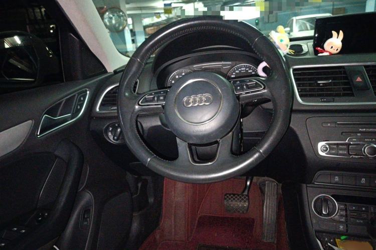 Used Audi Q3 2017 35 TFSI Fashion Model Steering Wheel