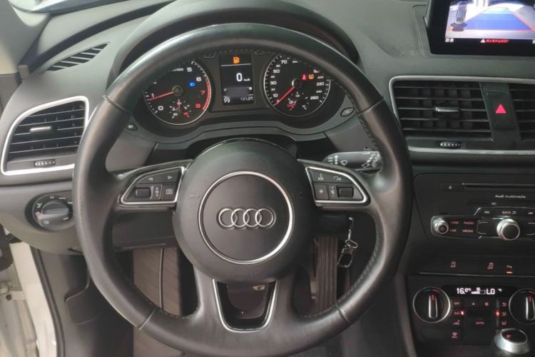Used Audi Q3 2017 35 TFSI Fashion Model Steering Wheel