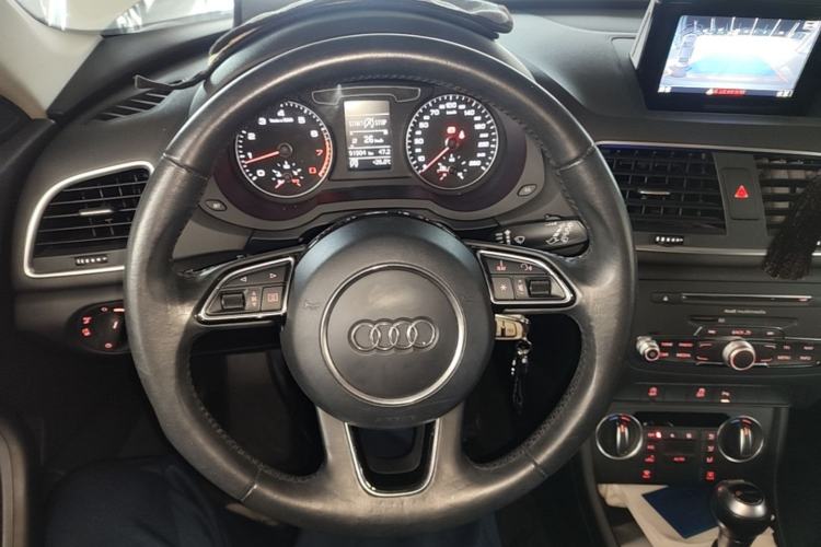 Used Audi Q3 2017 30 TFSI Fashion Model Steering Wheel