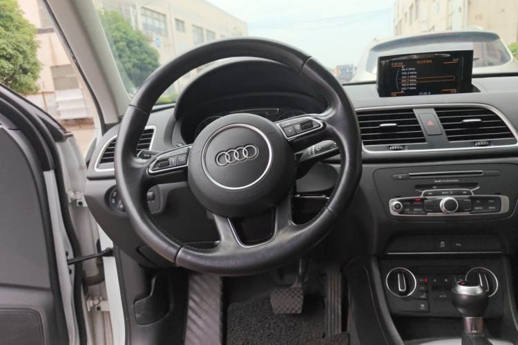Used Audi Q3 2017 35 TFSI Fashion Model Steering Wheel