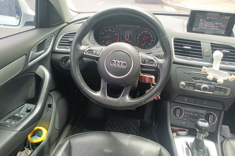 Used Audi Q3 2017 30 TFSI Fashion Model Steering Wheel
