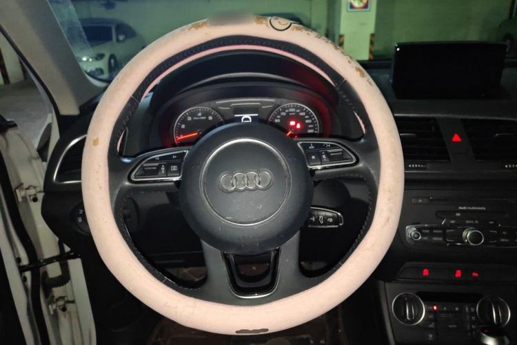 Used Audi Q3 2017 35 TFSI Fashion Model Steering Wheel