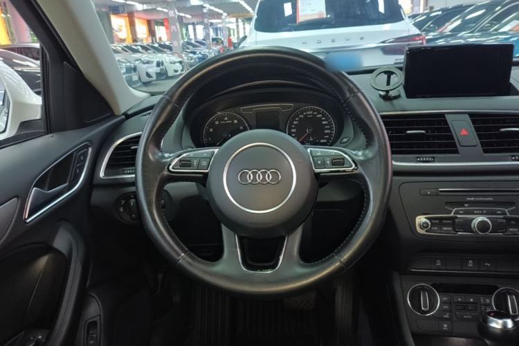Used Audi Q3 2017 35 TFSI Fashion Model Steering Wheel