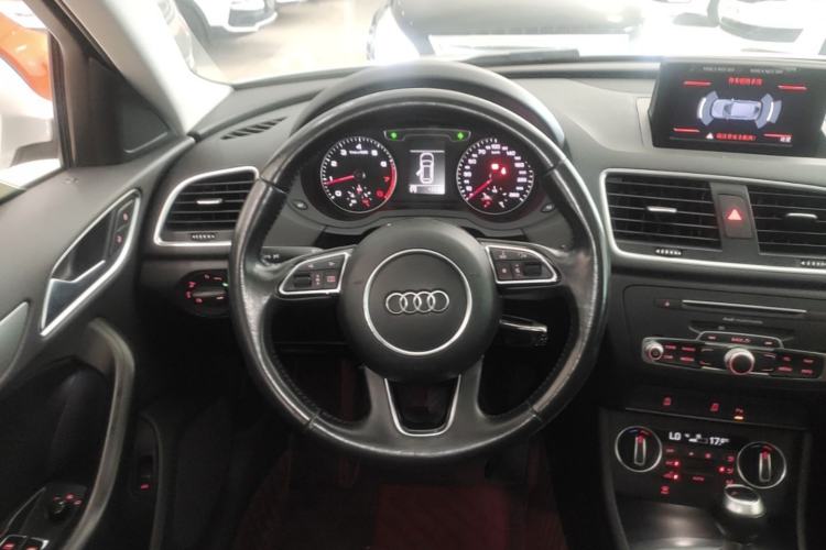Used Audi Q3 2017 35 TFSI Fashion Model Steering Wheel
