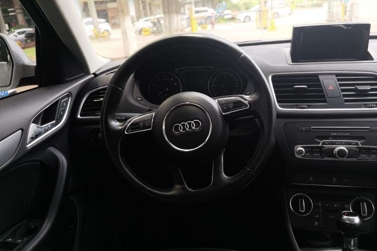 Used Audi Q3 2017 35 TFSI Fashion Model Steering Wheel