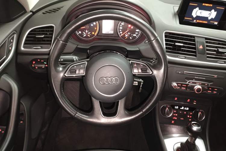 Used Audi Q3 2017 30 TFSI Fashion Model Steering Wheel