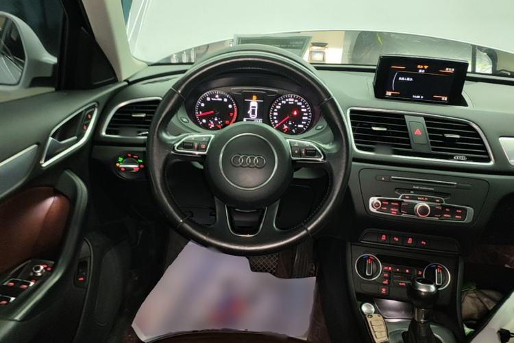 Used Audi Q3 2017 35 TFSI Style Edition Steering Wheel