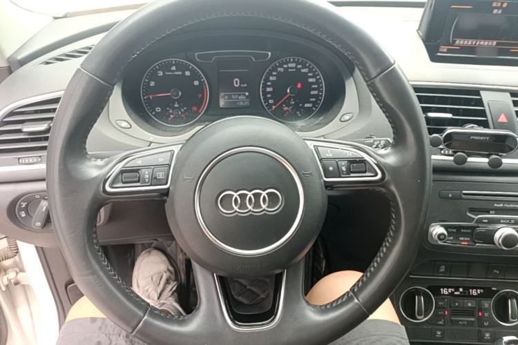 Used Audi Q3 2017 35 TFSI Fashion Model Steering Wheel