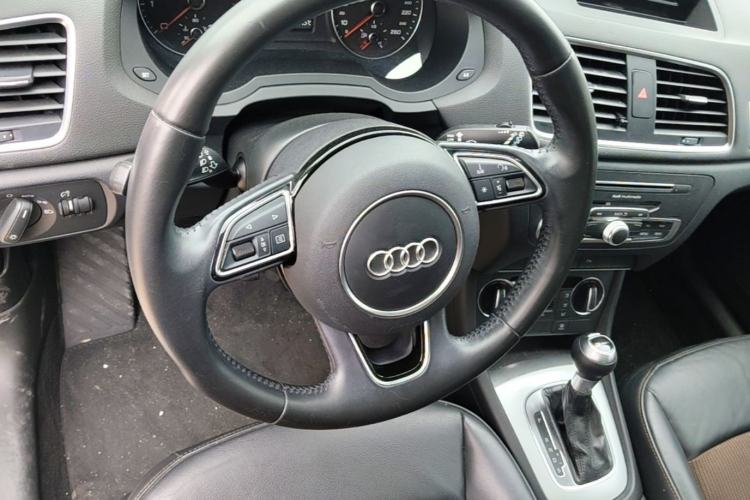 Used Audi Q3 2017 35 TFSI Fashion Model Steering Wheel