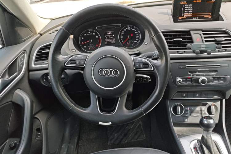 Used Audi Q3 2017 35 TFSI Fashion Model Steering Wheel
