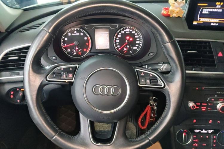 Used Audi Q3 2017 30 TFSI Fashion Model Steering Wheel