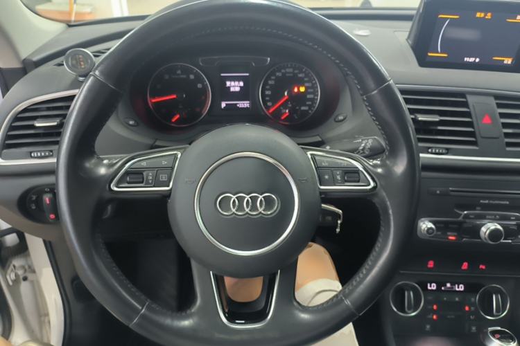 Used Audi Q3 2017 35 TFSI Fashion Model Steering Wheel