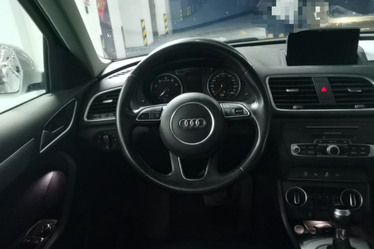 Used Audi Q3 2017 30 TFSI Fashion Model Steering Wheel