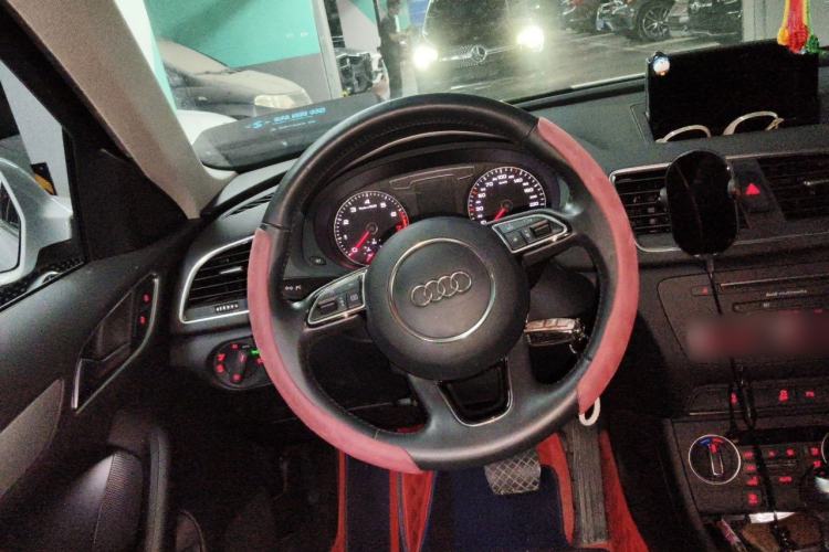 Used Audi Q3 2017 30 TFSI Fashion Model Steering Wheel