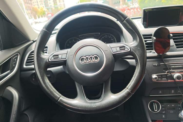 Used Audi Q3 2017 30 TFSI Fashion Model Steering Wheel