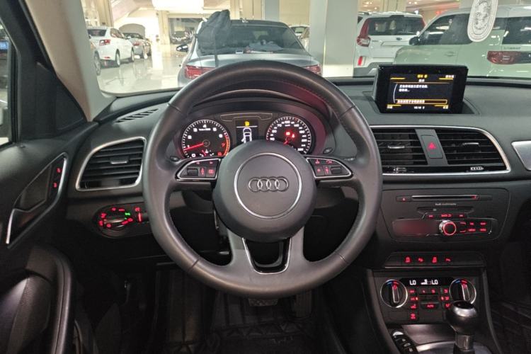 Used Audi Q3 2017 35 TFSI Style Edition Steering Wheel