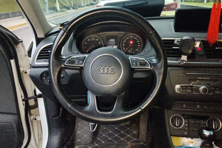 Used Audi Q3 2017 35 TFSI Fashion Model Steering Wheel