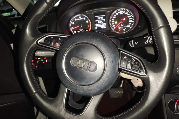 Used Audi Q3 2017 30 TFSI Fashion Model Steering Wheel
