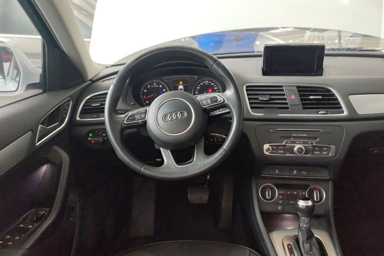 Used Audi Q3 2017 35 TFSI Fashion Model Steering Wheel